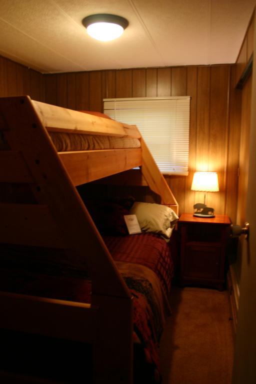 Yellowstone Wildlife Cabins West Yellowstone Exterior foto